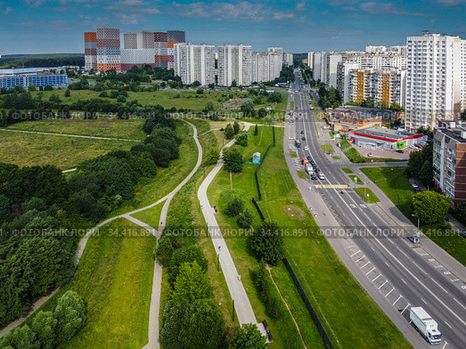 Москва, Митино, улица Барышиха и Митинский ландшафтный парк (2020 год). Редакционное фото, фотограф glokaya_kuzdra / Фотобанк Лори