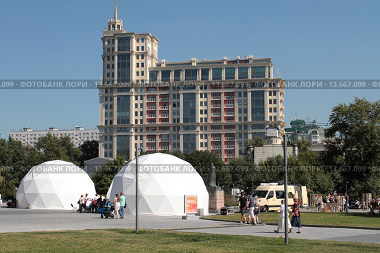 Москва, парк искусств "Музеон" у ЦДХ (2015 год). Редакционное фото, фотограф Дмитрий Неумоин / Фотобанк Лори