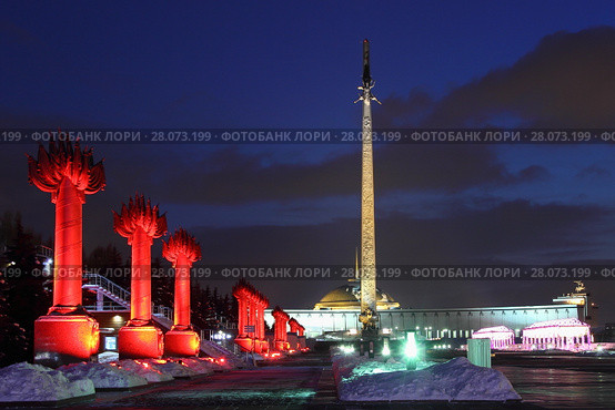 Москва, парк Победы на Поклонной горе ночью зимой (2018 год). Редакционное фото, фотограф Илья Илмарин / Фотобанк Лори