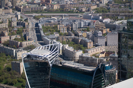 Москва сити. Вид на башни Эволюция, Империя и Москву сверху (2021 год). Редакционное фото, фотограф Николай Алмаев / Фотобанк Лори