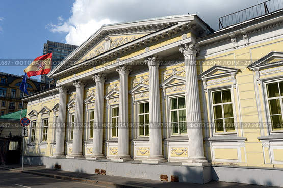 Москва, Спасопесковский переулок, 8. Городская усадьба А.Г. Щепочкиной – Н.А. Львова. Резиденция посла Испании (2015 год). Редакционное фото, фотограф Free Wind / Фотобанк Лори