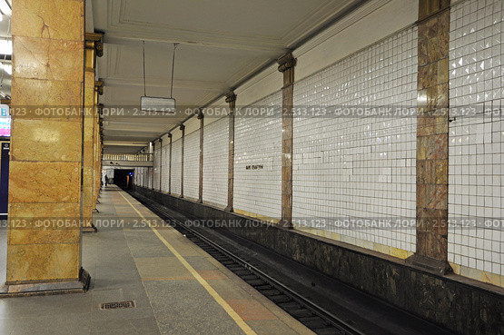Москва, станция метро "Парк культуры" (2011 год). Редакционное фото, фотограф Владимир Горощенко / Фотобанк Лори