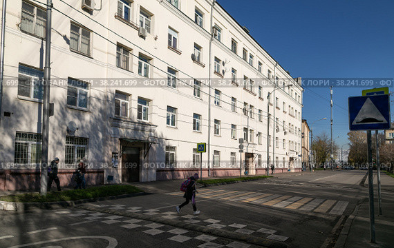 Москва, СВАО, микрорайон Марфино, улица Кашёнкин Луг, 2 строение 1. Дом включен в программу реновации города Москвы, подлежит расселению и сносу (2022 год). Редакционное фото, фотограф Наталья Николаева / Фотобанк Лори