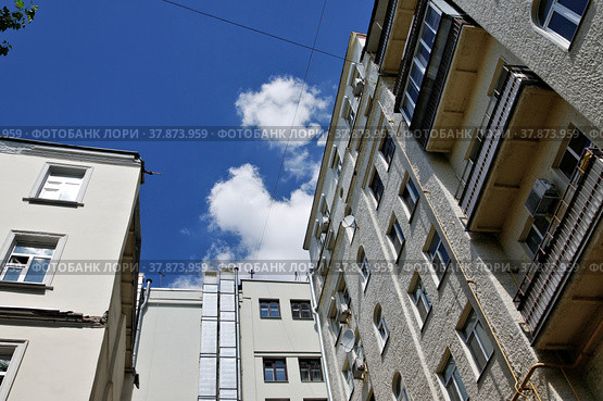 Москва. Тверская улица. Непарадные фасады домов 27 и 29 (вид со двора) (2022 год). Стоковое фото, фотограф Илюхина Наталья / Фотобанк Лори