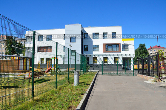 Москва, ул. Нижегородская, д. 75, школа 481 им. Баграмяна (2015 год). Стоковое фото, фотограф Овчинникова Ирина / Фотобанк Лори