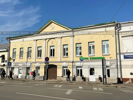 Москва, улица Александра Солженицына, дом 5. Городская усадьба купца А. П. Заборова, построена в конце XVIII — первой трети XIX веков. Редакционное фото, фотограф Овчинникова Ирина / Фотобанк Лори