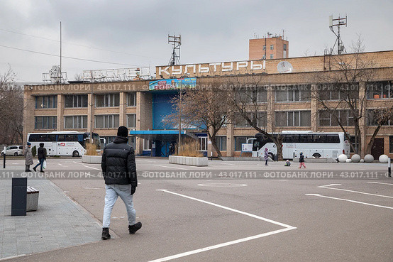 Москва, улица Дубосековская, 4а. Вид на Дворец культуры и техники МАИ (ДКиТ МАИ) (2023 год). Редакционное фото, фотограф Наталья Николаева / Фотобанк Лори