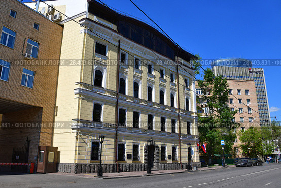 Москва, улица Плющиха, дом № 10. Николаевский дом Братолюбивого общества (1897—1899, архитектор И. П. Машков). Офис Russobank (2018 год). Редакционное фото, фотограф Овчинникова Ирина / Фотобанк Лори