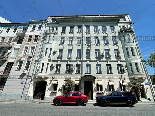 Москва, улица Спиридоновка, дом 34 строение 1, доходный дом, построен в 1914 году архитектором Владиславом Домбровским. Редакционное фото, фотограф Овчинникова Ирина / Фотобанк Лори