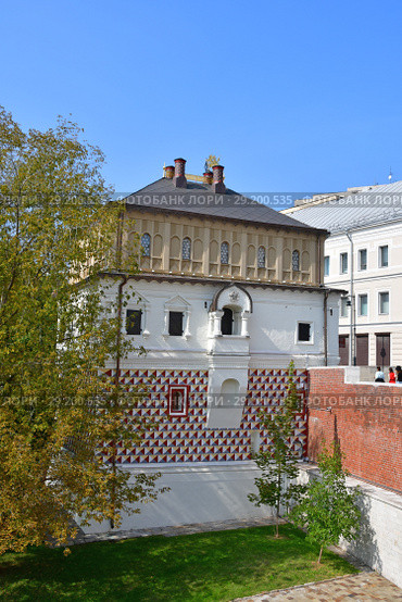 Москва, улица Варварка. Палаты бояр Романовых в солнечный день (2018 год). Стоковое фото, фотограф Овчинникова Ирина / Фотобанк Лори