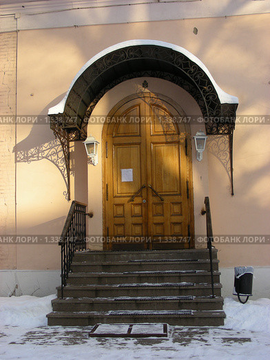 Москва. Вход в Церковь Николы на Берсеневке (2010 год). Стоковое фото, фотограф lana1501 / Фотобанк Лори