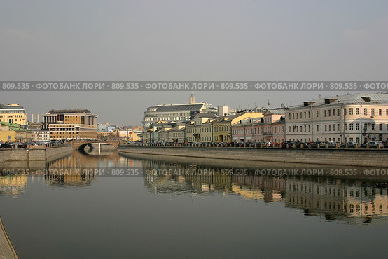 Москва. Вид с Лужкова моста на Болотную и Кадашевскую набережную (2009 год). Стоковое фото, фотограф Александр Грачев / Фотобанк Лори