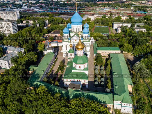 Москва, вид сверху на Николо-Перервинский монастырь (2019 год). Редакционное фото, фотограф glokaya_kuzdra / Фотобанк Лори