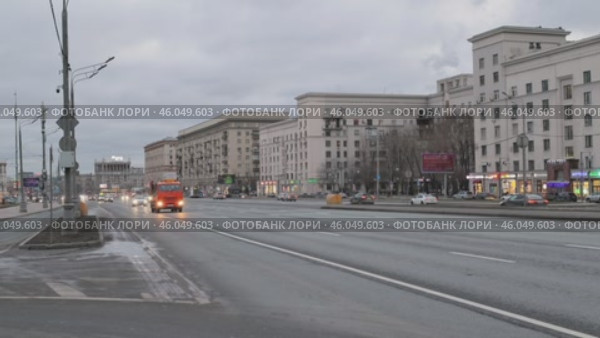 Москва,Кутузовский проспект около Парка Победы и Триумфальной арки утром. Праздничное оформление улицы. Редакционное видео, видеограф Нелик Дулатов / Фотобанк Лори