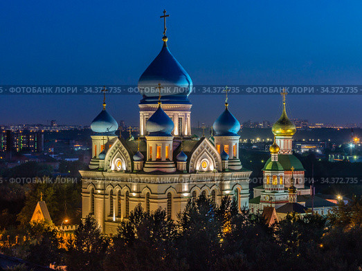 Москва,ночной вид на Николо-Перервинский монастырь (2020 год). Редакционное фото, фотограф glokaya_kuzdra / Фотобанк Лори