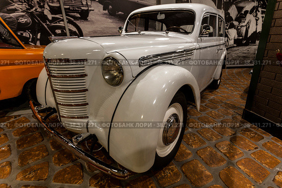 Moskvich 401, years of production 1946-1953 year in the USSR. The Museum of Technology of Vadim Zadorozhny. Moscow Region, Russia (2020 год). Редакционное фото, фотограф Наталья Волкова / Фотобанк Лори