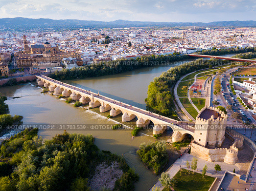 Mosque-Cathedral of Cordoba and Roman Bridge over the Guadalquivir (2019 год). Стоковое фото, фотограф Яков Филимонов / Фотобанк Лори
