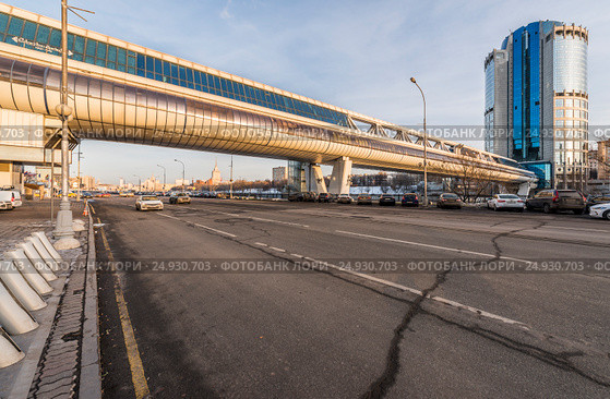 Мост "Багратион" и "Башня 2000" делового центра "Москва-Сити" (2016 год). Редакционное фото, фотограф Николай Сачков / Фотобанк Лори