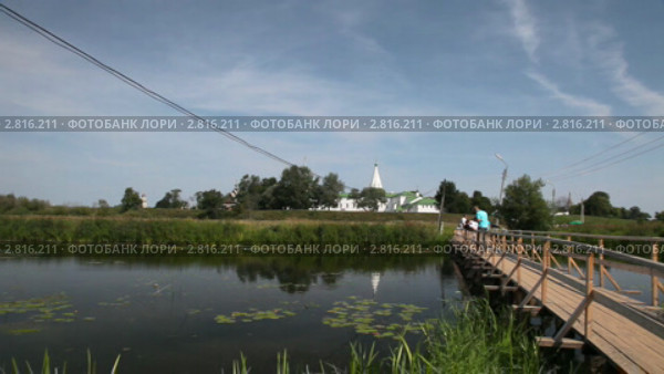 Мост через реку Каменка в Суздале (2011 год). Стоковое видео, видеограф Кирилл Трифонов / Фотобанк Лори