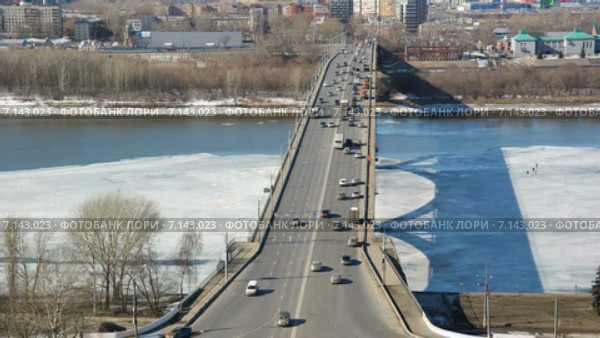 Мост через реку Ока и городские кварталы (2015 год). Стоковое видео, видеограф Parmenov Pavel / Фотобанк Лори