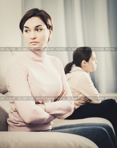Mother and daughter take offense. Стоковое фото, фотограф Яков Филимонов / Фотобанк Лори