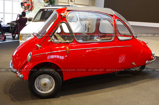 Мотоколяска (микрокар) Heinkel Kabine. Музей автомобильной техники. Музейный комплекс УГМК, город Верхняя Пышма, Свердловская область (2021 год). Редакционное фото, фотограф Алексей Иванов / Фотобанк Лори