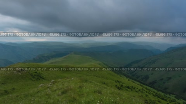 Mountain landscape with sun rays. Стоковое видео, видеограф Михаил Коханчиков / Фотобанк Лори