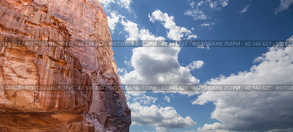 Mountains of Petra, Jordan, Middle East. Petra has been a UNESCO World Heritage Site since 1985 (2016 год). Стоковое фото, фотограф Владимир Журавлев / Фотобанк Лори