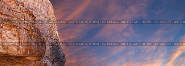 Mountains of Petra, Jordan, Middle East. Petra has been a UNESCO World Heritage Site since 1985 (2016 год). Стоковое фото, фотограф Владимир Журавлев / Фотобанк Лори