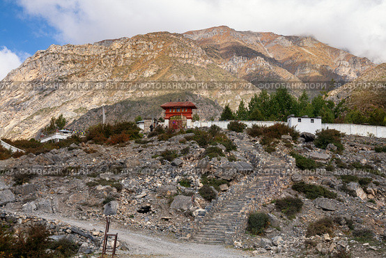 Muktinath temple in the Himalayas. Lower Mustang Region, Nepal (2012 год). Стоковое фото, фотограф Юлия Бабкина / Фотобанк Лори