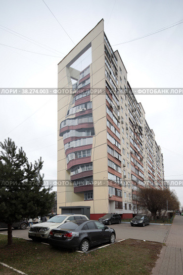 Муралы на белом небе в микрорайоне Железнодорожный, город Балашиха (2022 год). Редакционное фото, фотограф Дмитрий Неумоин / Фотобанк Лори