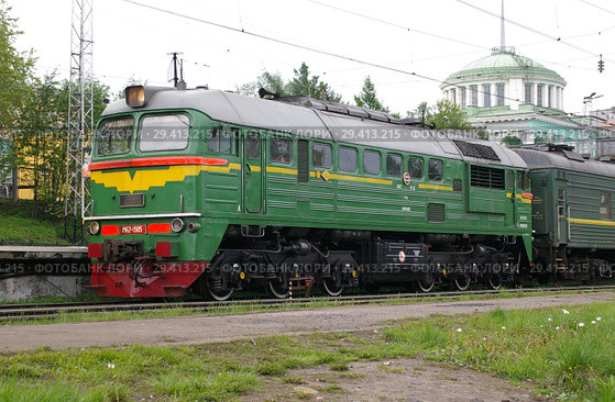 Мурманск. Тепловоз грузовой М62-1585 на станции Мурманск Октябрьской железной дороги, прибыл с местным поездом из Никеля (2007 год). Редакционное фото, фотограф Дмитрий Щукин / Фотобанк Лори