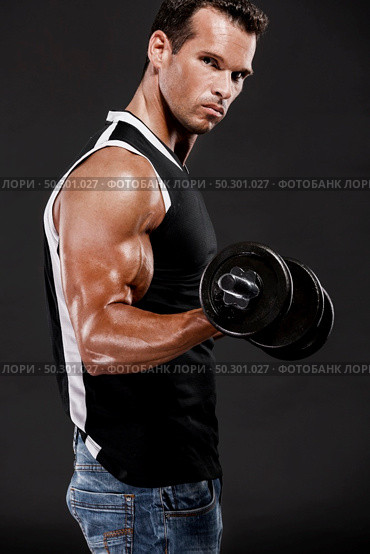 Muscle man in studio lifting weights, isolated over a white background. Стоковое фото, агентство Ingram Publishing / Фотобанк Лори