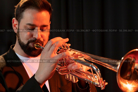musician celebrating jazz day 3. Стоковое фото, агентство Ingram Publishing / Фотобанк Лори