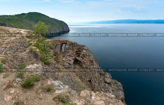Мыс Дыроватый, остров Ольхон озеро Байкал. Стоковое фото, фотограф Ирина Шалимова / Фотобанк Лори