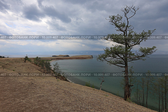 Мыс и остров Харанцы, остров Ольхон, Байкал. Стоковое фото, фотограф Алексей Гусев / Фотобанк Лори