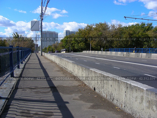 Мытищинский путепровод. Открытое шоссе. Район Богородское. Город Москва (2012 год). Стоковое фото, фотограф lana1501 / Фотобанк Лори