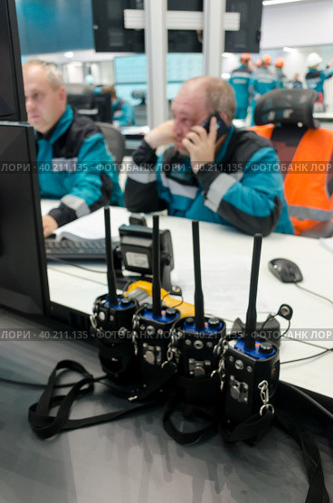 На производстве. Завод Запсибнефтехим. Сибур. Тобольск (2019 год). Редакционное фото, фотограф Сергей Буторин / Фотобанк Лори