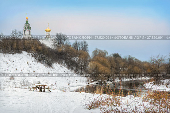 На высоком берегу реки (2018 год). Стоковое фото, фотограф Baturina Yuliya / Фотобанк Лори