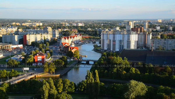 Набережная культурно-этнографического центра "Рыбная деревня" на закате. Калининград (2014 год). Редакционное видео, видеограф Сергей Куров / Фотобанк Лори