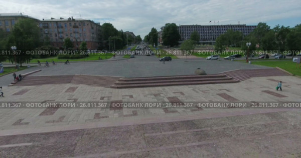 Набережная в городе Петрозаводск. Полет от проспекта Ленина к Онежскому озеру. Карелия (2017 год). Редакционное видео, видеограф Кекяляйнен Андрей / Фотобанк Лори