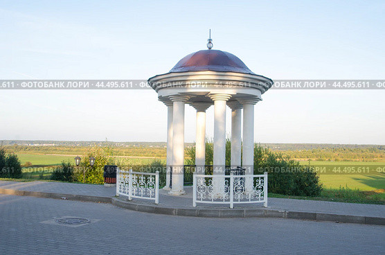 Набережная в городе Вельск. Ротонда (2024 год). Стоковое фото, фотограф Яковлев Сергей / Фотобанк Лори