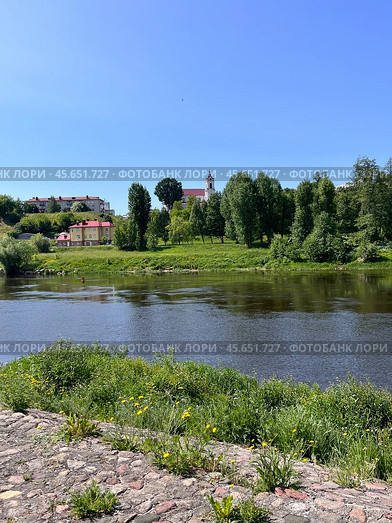 Набережная,Гродно,Беларусь,вид на монастырь францисканцев (2023 год). Стоковое фото, фотограф Александра Новгородова / Фотобанк Лори