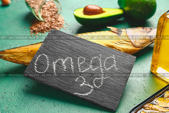 Набор здоровых продуктов с высоким содержанием омега-3 на цветном фоне. Стоковое фото, фотограф Pixel_shot / Фотобанк Лори