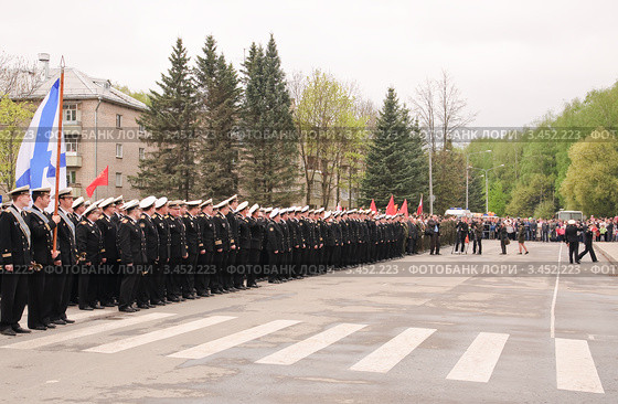 Начало парада в честь Дня Победы в г. Обнинске (2011 год). Редакционное фото, фотограф Алёшина Оксана / Фотобанк Лори