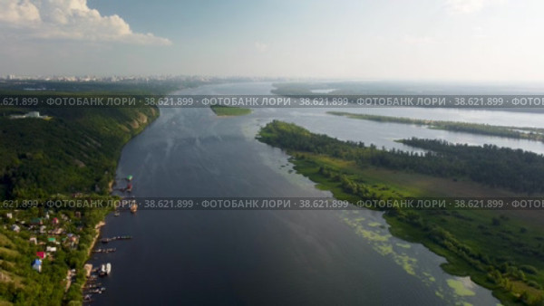 Над рекой. Стоковое видео, видеограф Дмитрий Табурченко / Фотобанк Лори