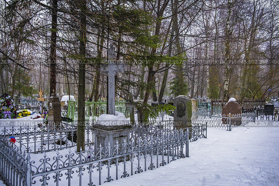 Надгробие Ивана Александровича Анненкова (2022 год). Редакционное фото, фотограф Илья Старков / Фотобанк Лори
