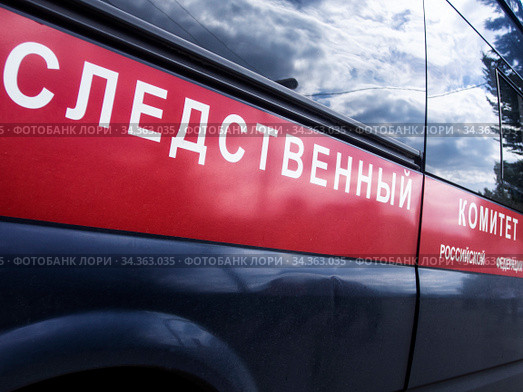 Надпись "Следственный комитет Российской Федерации" на борту служебного автобуса (2020 год). Редакционное фото, фотограф Сайганов Александр / Фотобанк Лори