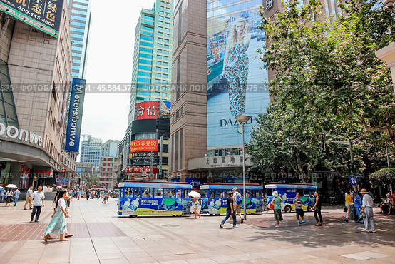 Nanjing road - пешеходная улица в Шанхае. Редакционное фото, фотограф Римма Тельнова / Фотобанк Лори