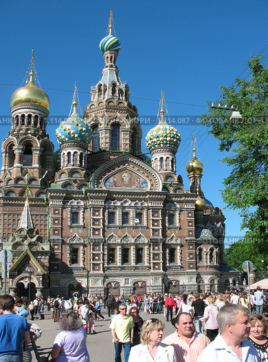 Народные гуляния на набережной канала Грибоедова. Спас-на-Крови. День города в Санкт-Петербурге (2009 год). Редакционное фото, фотограф Заноза-Ру / Фотобанк Лори
